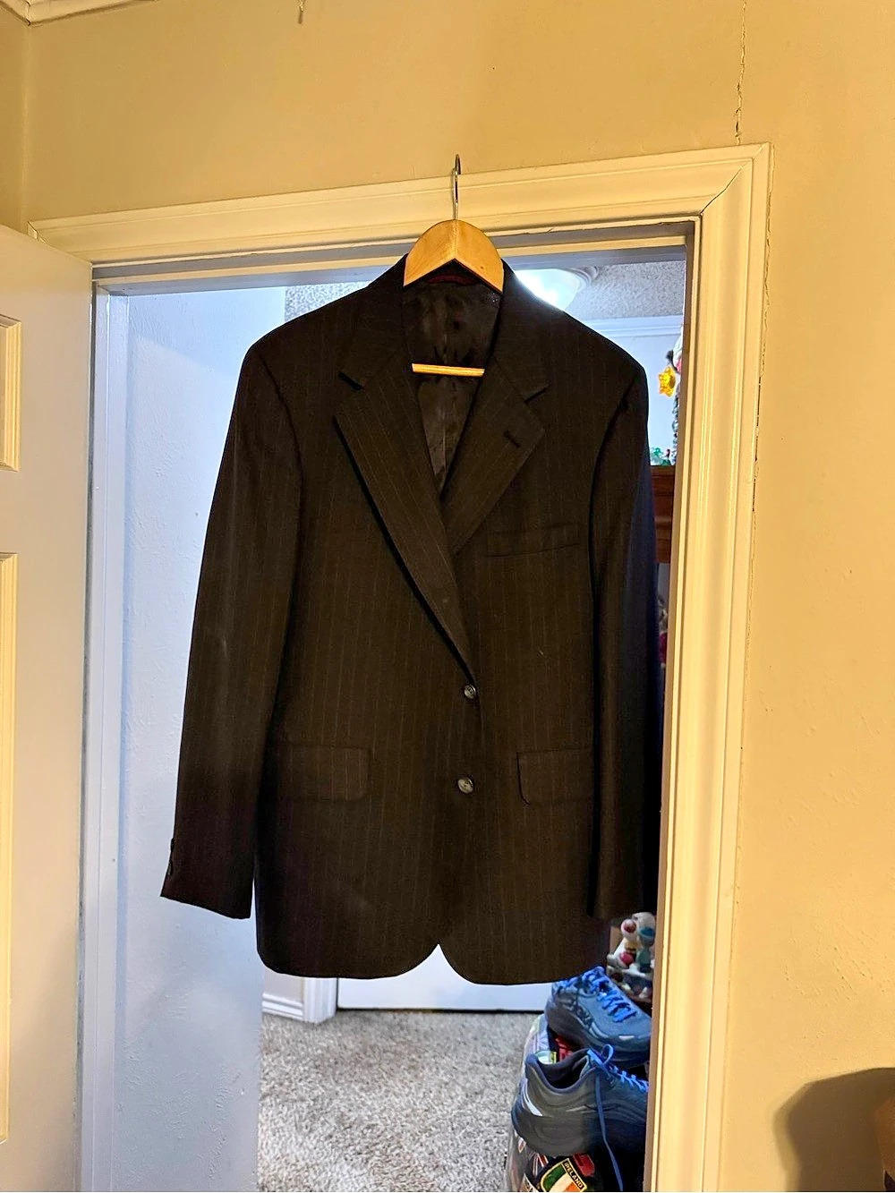 J.S. Bank Executive Collection Men's Black Pinstripe Blazer Like New 40R
1002